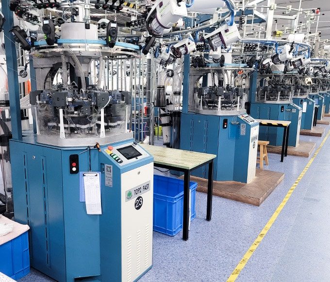 santoni-top2-fast-seamless-knitting-machines