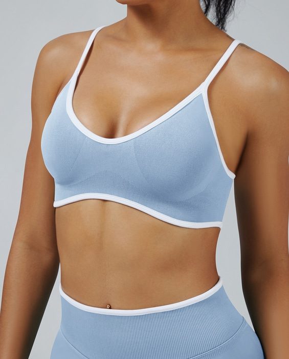 seamless-sports-bra-light-blue-contrast-piping